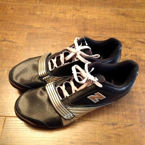 Athletic_Shoes